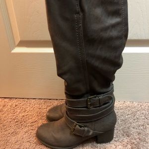 GRAY RIDING BOOTS